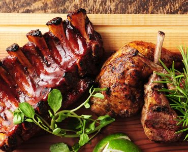 3COMBO PLATES・・・2,900円<br />
ジャークチキン1本/ベイビーバックリブ2本/ラムチョップ2本